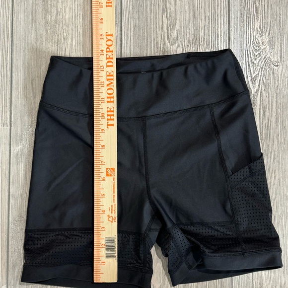 Amari Mesh Detail 4” Bike Short, Size Small, Black, Side/Hidden Waistband Pocket - Picture 9 of 11